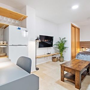 Deluxe Studio